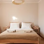 Chic Urban Retreat City Center