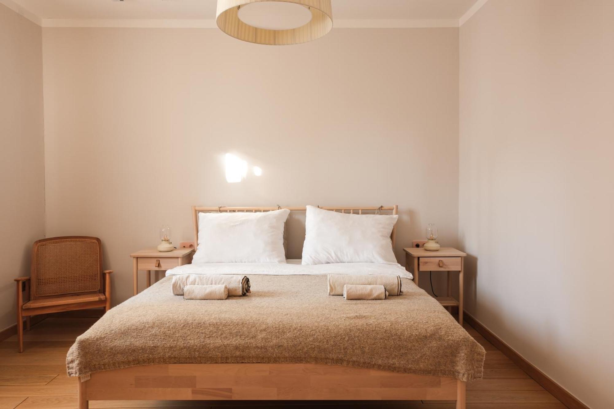 Chic Urban Retreat City Center Apartment *