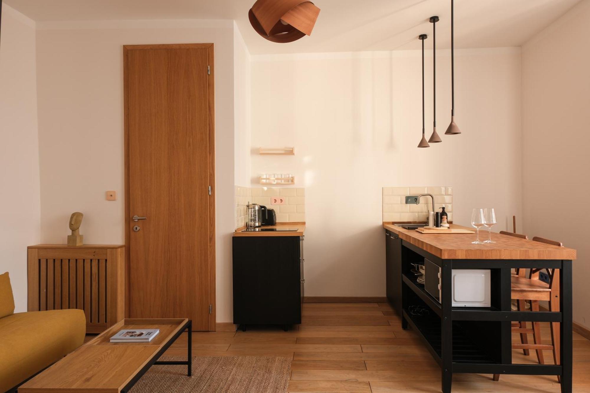 Chic Urban Retreat City Center *